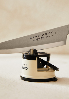 Sharpener With Suction Cup from Zara Home