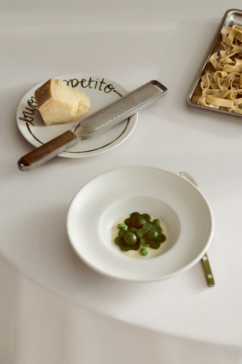 Text-Motif Porcelain Medium Plate