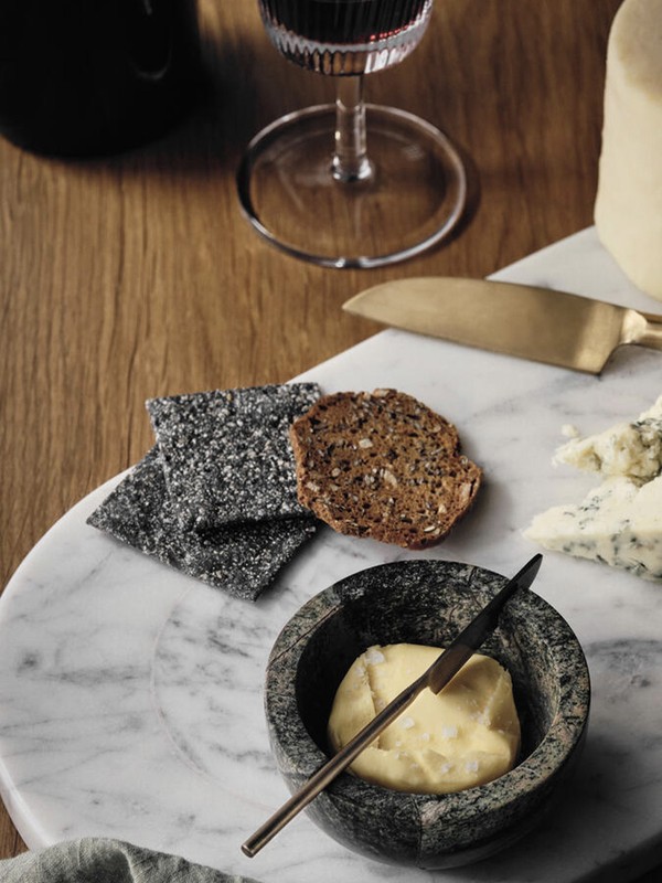 How To Put Together The Ultimate Cheeseboard