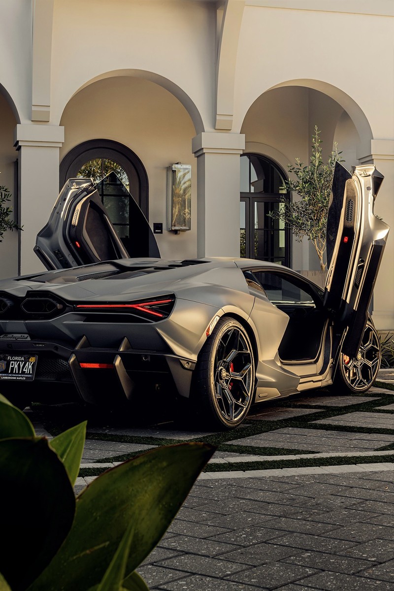 Lamborghini Revuelto