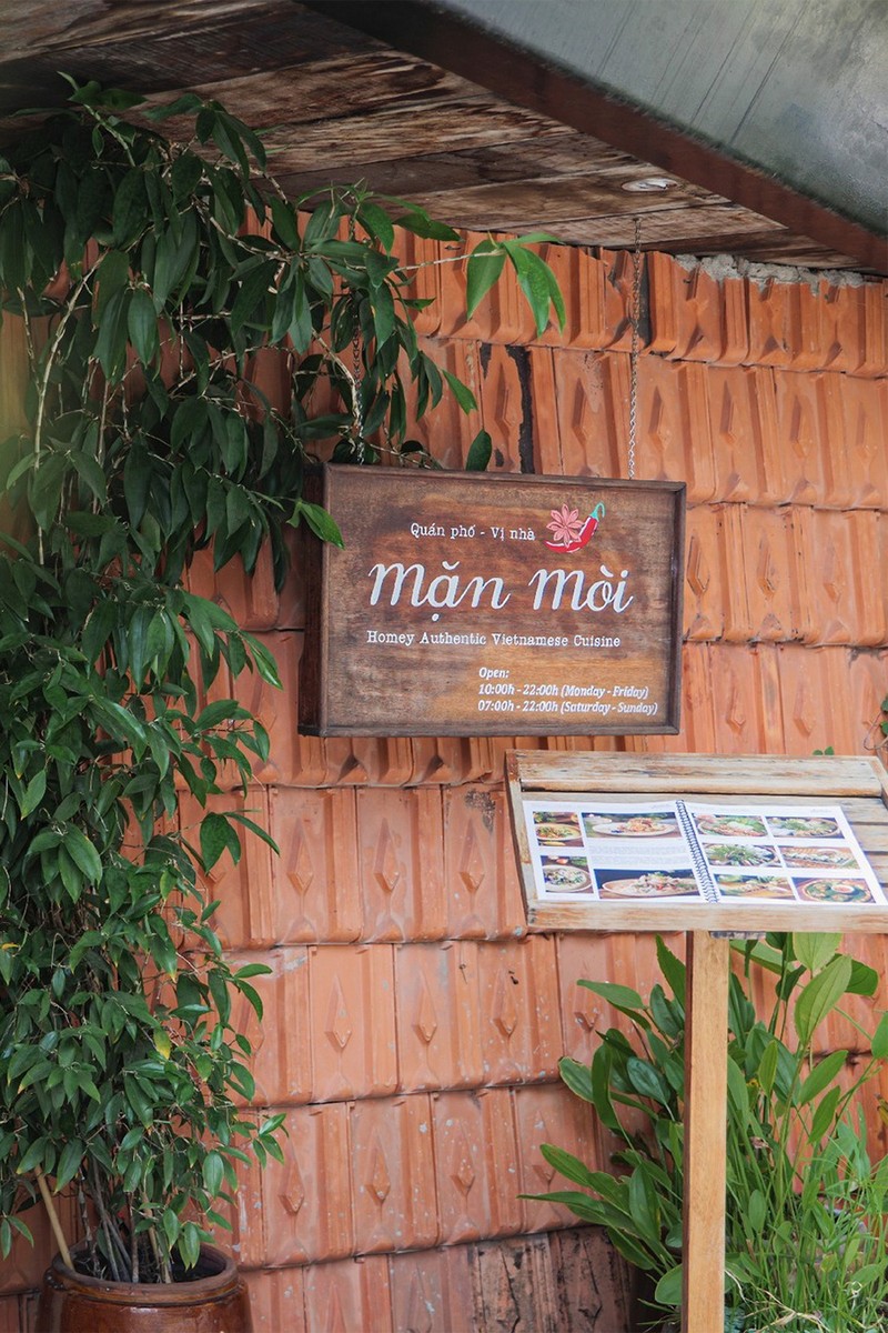 Mặn Mòi, Vietnam