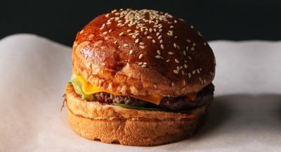 A Nutritionist’s Guide To Ordering Burgers