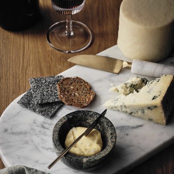 How To Put Together The Ultimate Cheeseboard