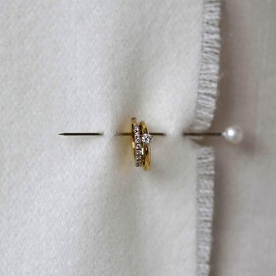 Dainty Diamond Set 9 Karat Solid Yellow Gold from Otiumberg