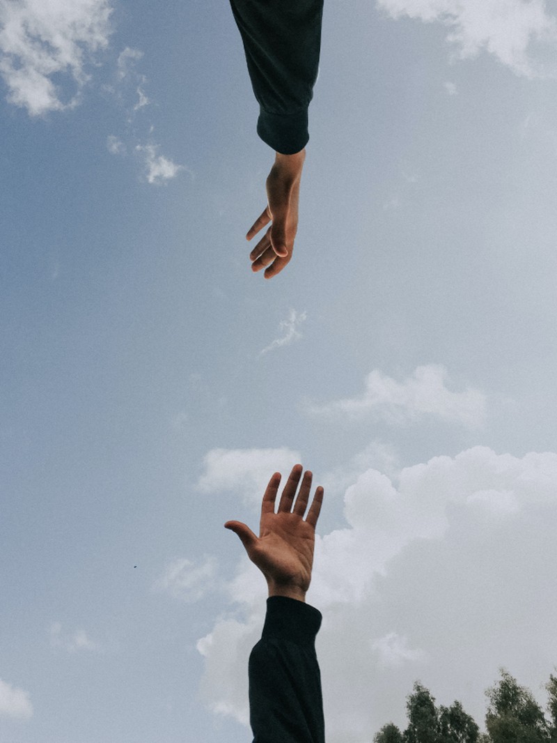 What 6 Mental Health Experts Want You To Know About Male Suicide