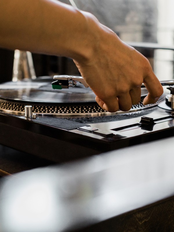 All You Need To Know About Buying A Turntable