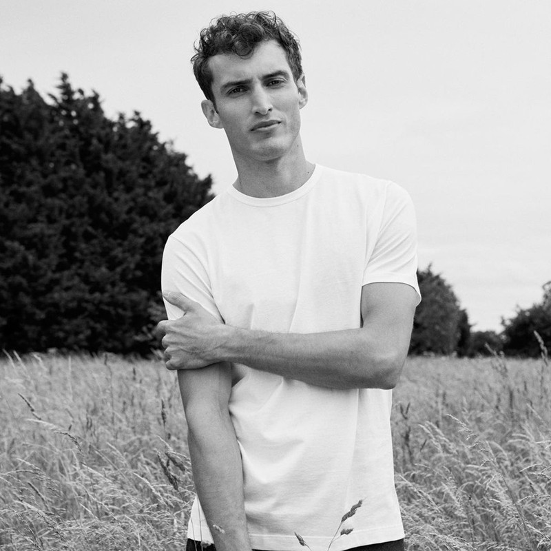 The 5 Best Brands For White T-Shirts