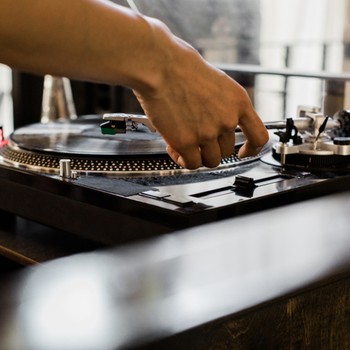 All You Need To Know About Buying A Turntable