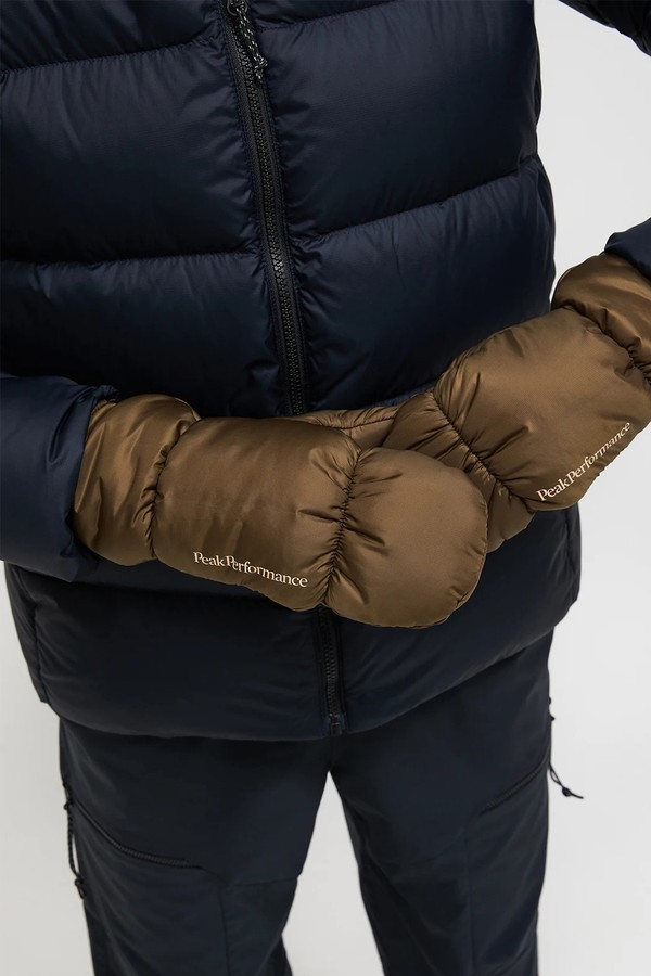 Insulated Mittens from Peak Performance